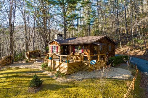 Heavenly Bearadise Cabin in Cashiers, NC! in Cashiers, USA