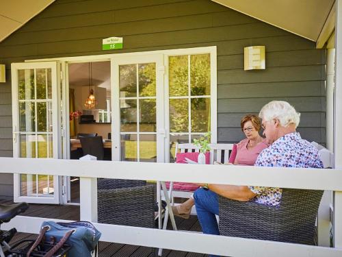 Cozy lodge with a dishwasher at a holiday park in the Achterhoek