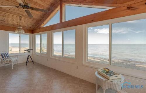 Lake Erie beachfront cottage enjoy a private sandy Beach to fish swim or relax in Oak Harbor, USA