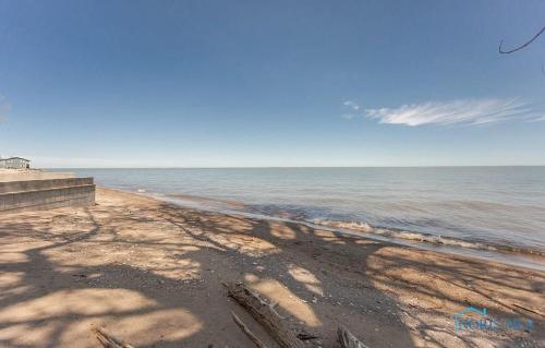 Lake Erie beachfront cottage enjoy a private sandy Beach to fish swim or relax in Oak Harbor, USA