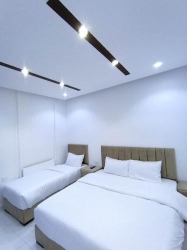3 twin beds