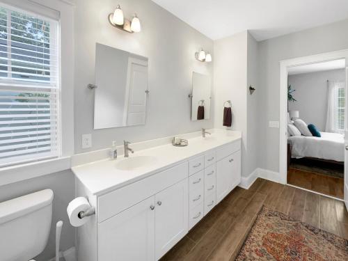 Park Circle Home 7 miles DT, 15 miles to Beach in Charleston, USA