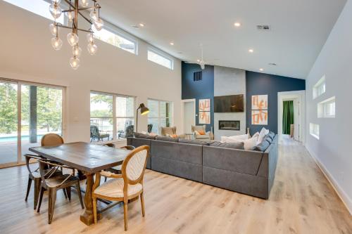 Malakoff Gem on Cedar Creek Pool, Hot Tub and Views in Malakoff, USA