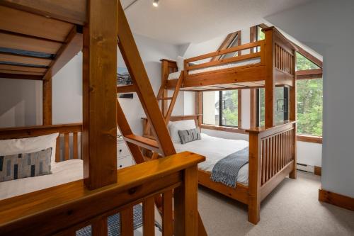 3BR Spacious Benchlands Family Townhome by Harmony Whistler in Whistler, Canada