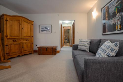 Three-Bedroom Townhouse image 9