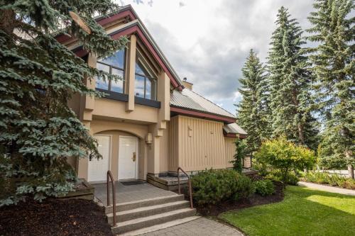 Three-Bedroom Townhouse image 4