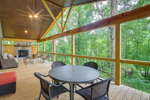 Blue Ridge Mountainside Cottage w/ Fire Pit! - Madola, GA