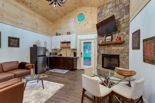 Blue Ridge Mountainside Cottage with Fire Pit! in Epworth, USA