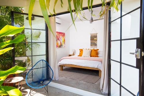 King bed, Kitchenette, Air Conditioning, Pool, Fast WiFi - Aire at Casa Calavera