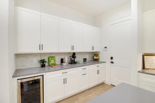Modern Houston Home with Yard, 3 Mi to Toyota Center in Houston, USA