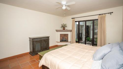 Bright-Spacious home/ tranquil gated neighborhood in San Miguel de Allende, Mexico