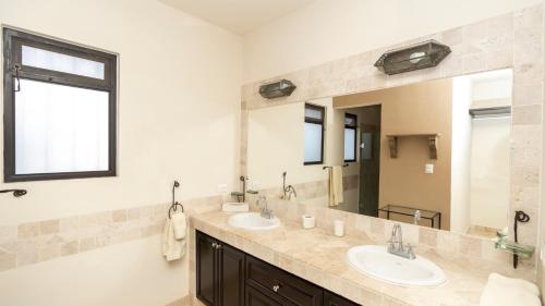 Bright-Spacious home/ tranquil gated neighborhood in San Miguel de Allende, Mexico