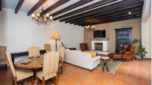 Bright-Spacious home/ tranquil gated neighborhood in San Miguel de Allende, Mexico
