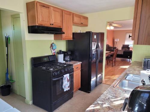 Great Chicago getaway 2 bedrooms Sleeps 1 to 4 thumb 2