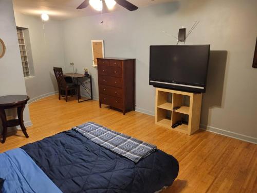Great Chicago getaway, 2 bedrooms. Sleeps 4 to 6 in Chicago, USA