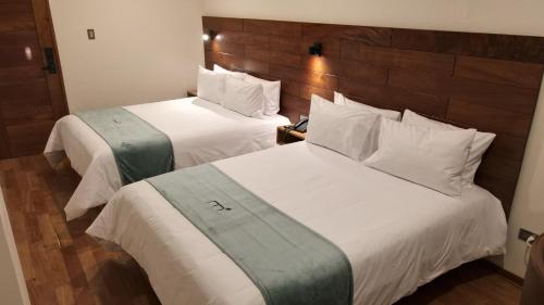 2 queen beds