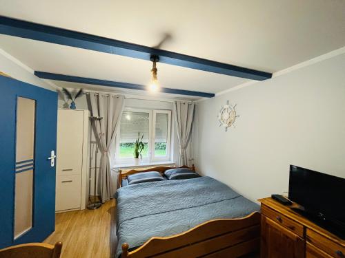 1 king bed, 1 bunk bed
