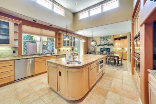 Lavish Corral De Tierra-Monterey Home with Bocce Ball - image 14