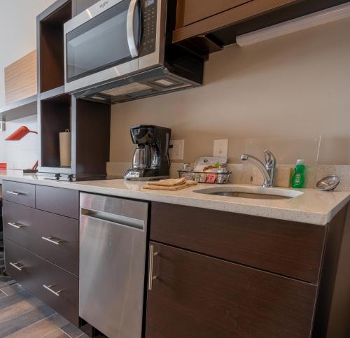 TownePlace Suites by Marriott Clinton - image 11