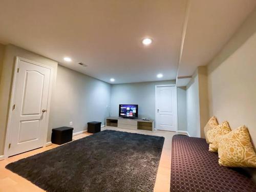 Private Basement Apartment - Reston