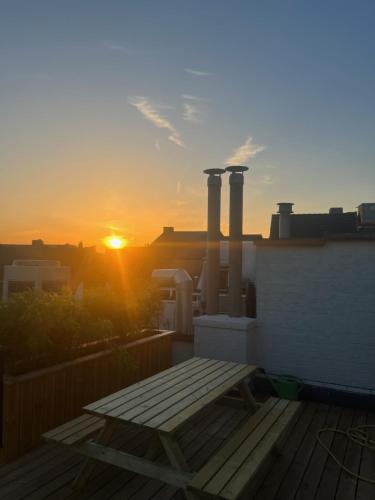 Rooftop apartment with 60m terrace overlooking the cathedral, Amberes (foto 2)