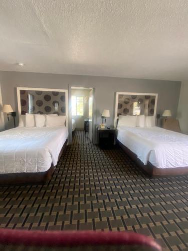 3 double beds