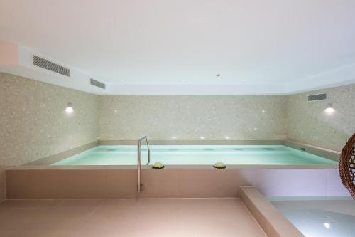 Spa & Pool - Studio Apartments 365, Tirana (Foto 6)