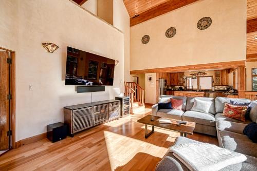 Loreleis Black Diamond Lodge House in Taos Ski Valley, USA