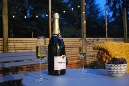 อาหารและเครื่องดื่ม, Stylish-Stays Covert Cottage, Fleet Stylish Cottage, Parking, Patio, Dog Friendly, EV in ฟลีต เซ็นทรัล