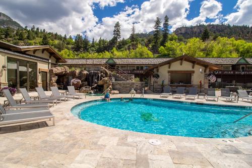 TWIN PEAKS LODGE & HOT SPRINGS - 수영장