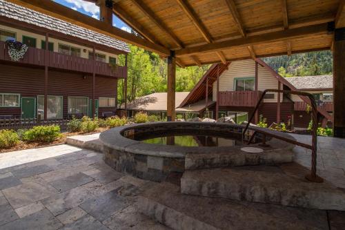 TWIN PEAKS LODGE & HOT SPRINGS - 온수 욕조