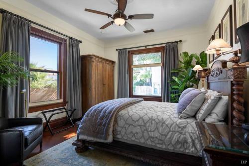 Upscale Downtown Home Walk to Beach shops Bars 2 in Santa Barbara, USA