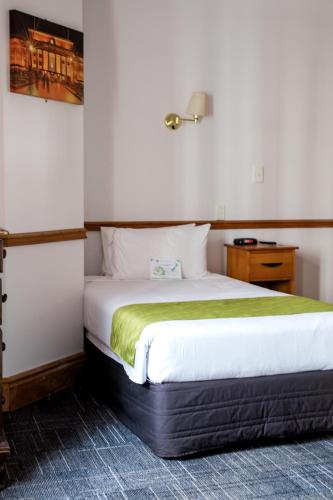 The Cambridge Hotel & Backpackers Room Type - Single Room with Private Bathroom