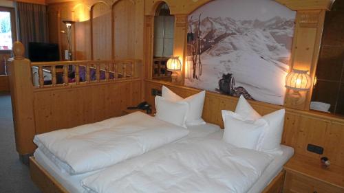 1 queen bed, 1 sofa bed