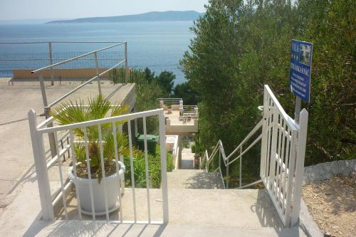 Apartments Kapetan Jure - image 4
