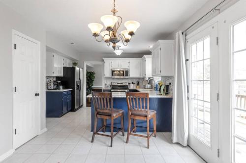 Oprema, The Safari House: Where Adventure & Comfort Awaits in Mechanicsville