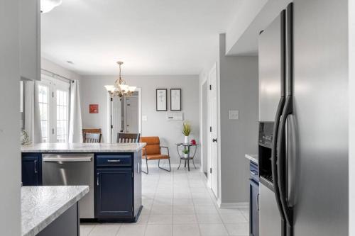 Oprema, The Safari House: Where Adventure & Comfort Awaits in Mechanicsville