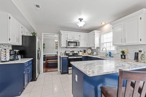 Oprema, The Safari House: Where Adventure & Comfort Awaits in Mechanicsville