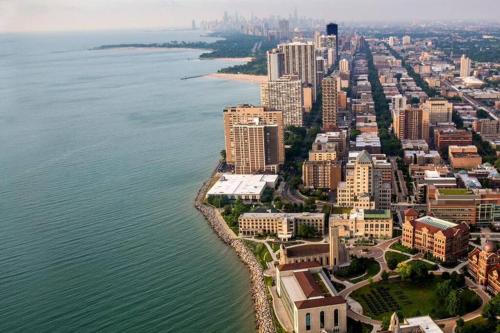 Discover Northside Chicago from Modern Apartment Discover Northside Chicago from Modern Apartment