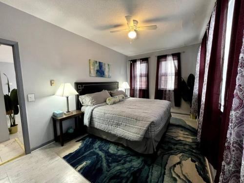 Discover Northside Chicago from Modern Apartment Discover Northside Chicago from Modern Apartment