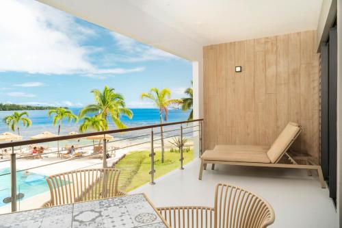 ระเบียง/ชานเรือน, Cook's Bay Hotel & Suites in มาฮาเรปา