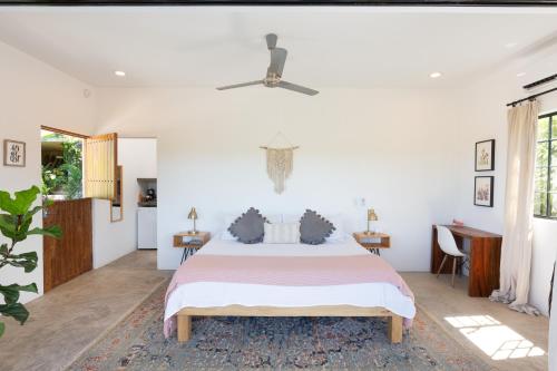 HUGE Suite!! King Bed, Air Conditioning, Pool, Fast Wifi - Sol at Casa Calavera in San Francisco, Mexico