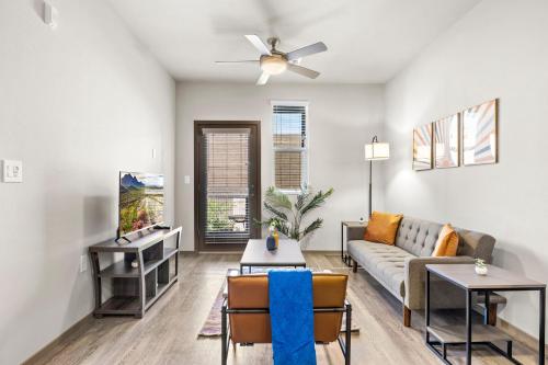 Stunning Westgate CozySuites by stadium w pool 3