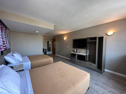Regal Inn & Suites New York LaGuardia Hotel - image 3