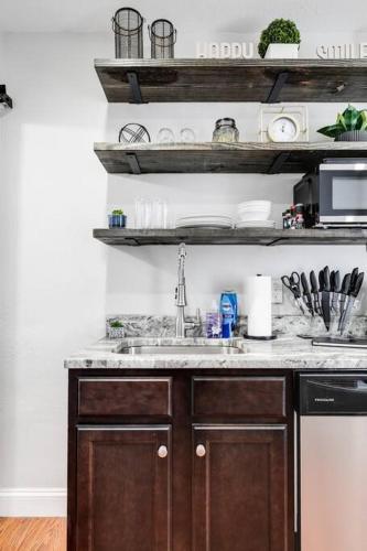 Charming, Happy 1-Bed Oasis: RVA Retreat Awaits!, Richmond (photo 10)