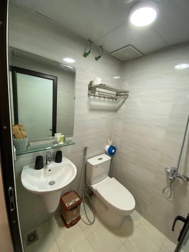 room detail thumbnail 2