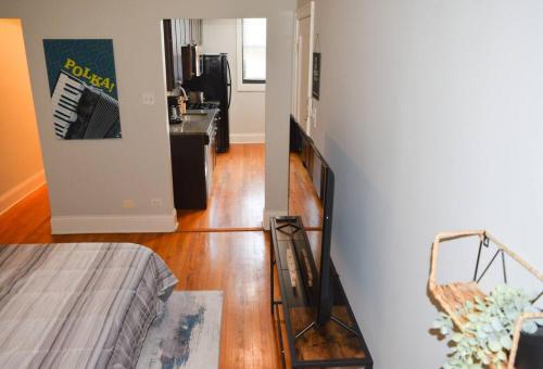 Prime Location w/ Historic Charm Near Shops &Parks in Chicago, USA