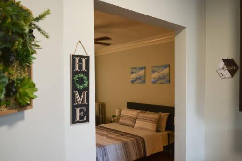 Prime Location w/ Historic Charm Near Shops &Parks in Chicago, USA