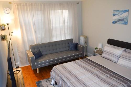 Prime Location w/ Historic Charm Near Shops &Parks in Chicago, USA