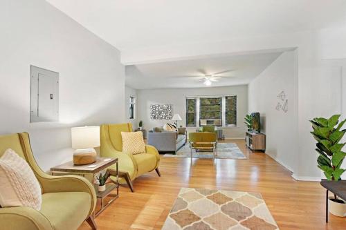 Charming 3BR Chicago Apt in Prime Location in Chicago, USA